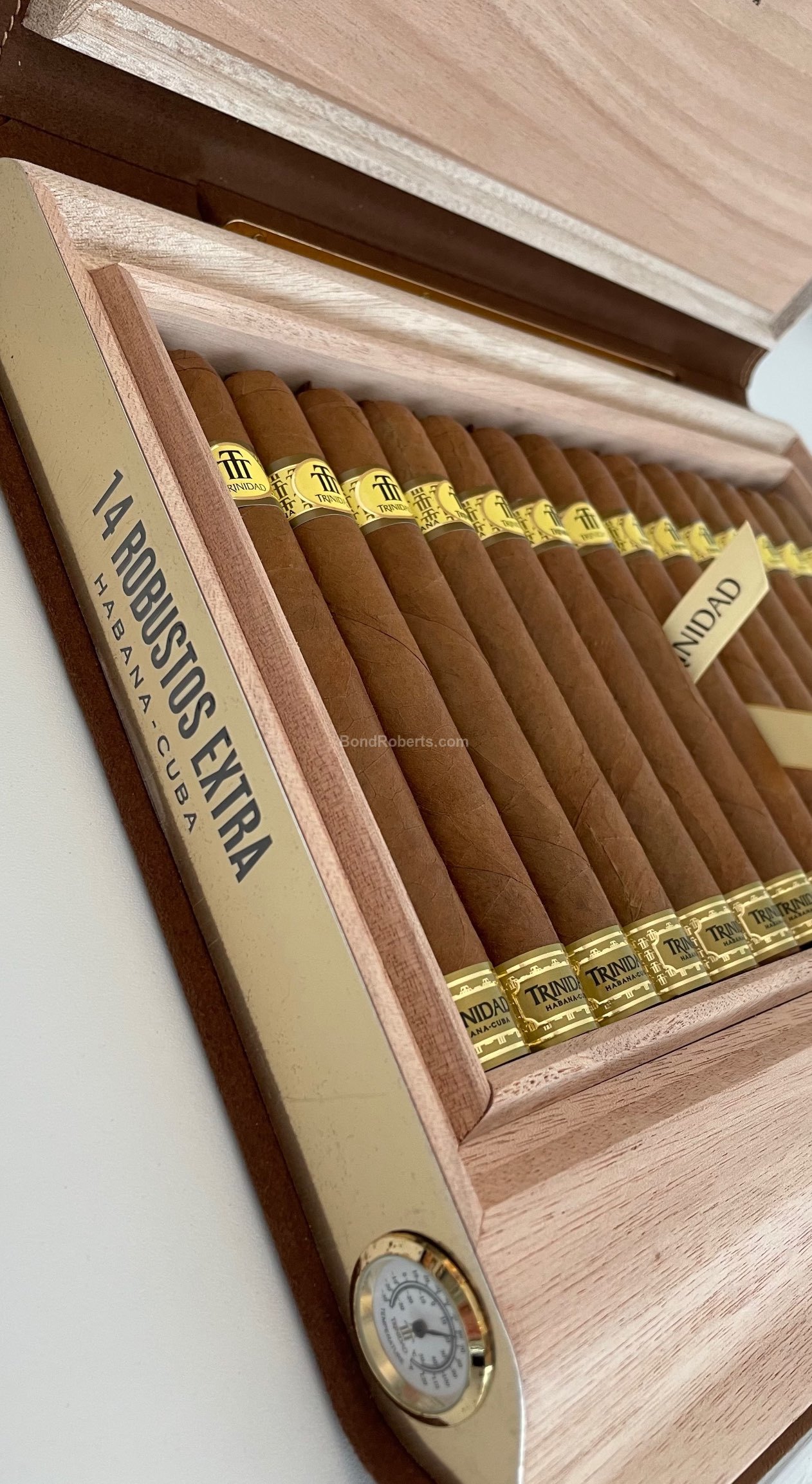 Trinidad Robustos Extra Travel Humidor 2022 Humidor of 14 cigars 17408