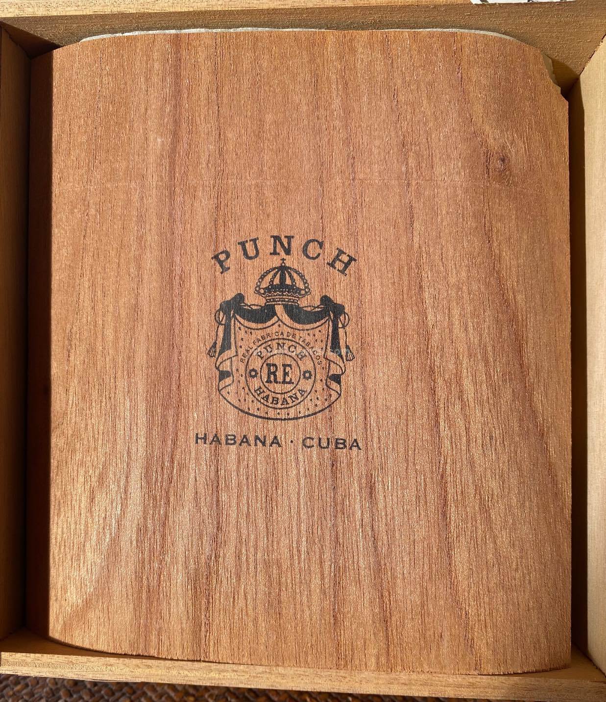 Punch Sir David Edición Regional Hong Kong 2018 Slide Lid Box of 50