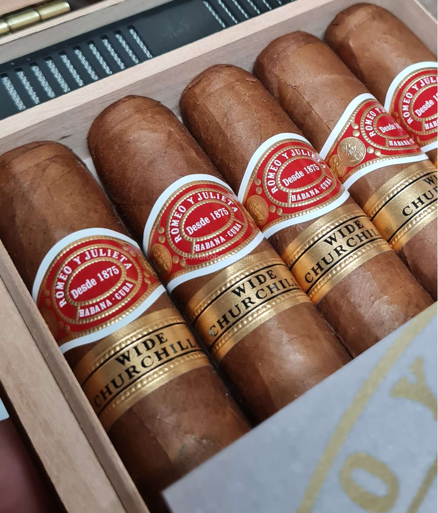 Romeo y Julieta Wide Churchills Spanish Travel Humidor Release (2022