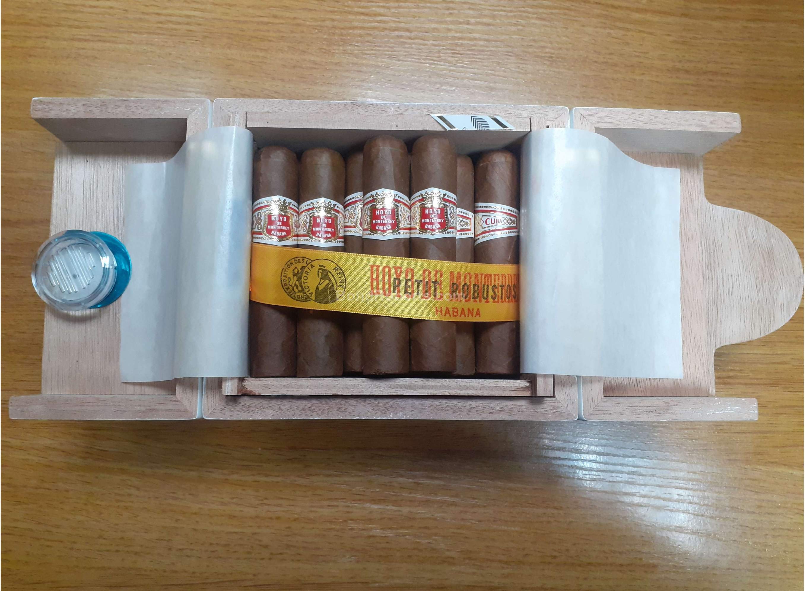 Hoyo de Monterrey Petit Robustos Spanish Humidor Release 2014 Humidor