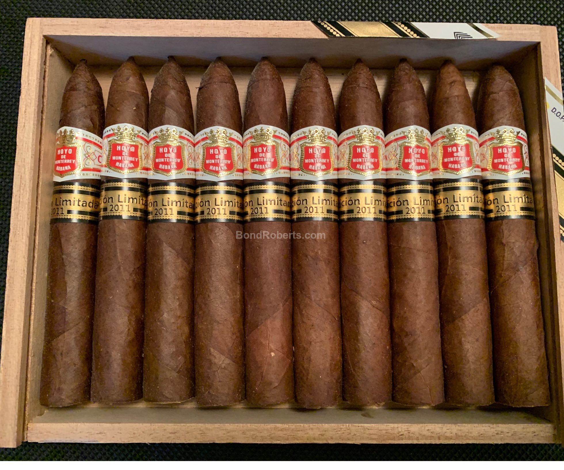 Hoyo De Monterrey Short Hoyo Pirámides Edición Limitada 2011 2011 | Bond Roberts