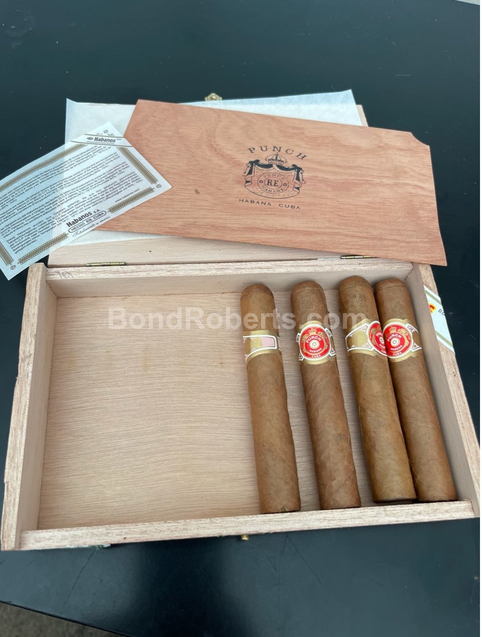 Punch Short de Punch 2019 Semi boîte nature box of 10 cigars 17028