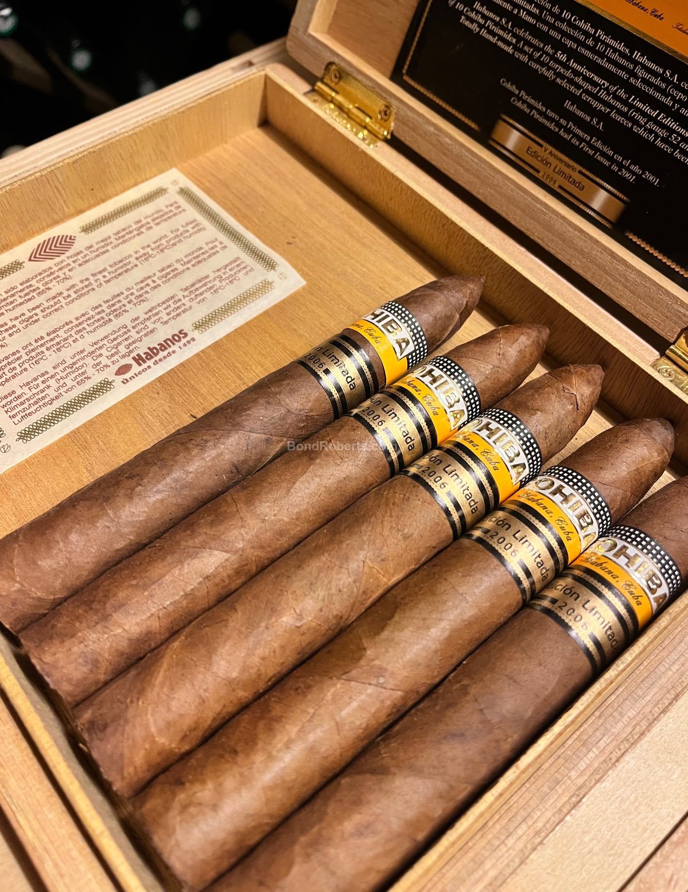 Cohiba Pirámides Edición Limitada 2006 Black lacquered Boîte