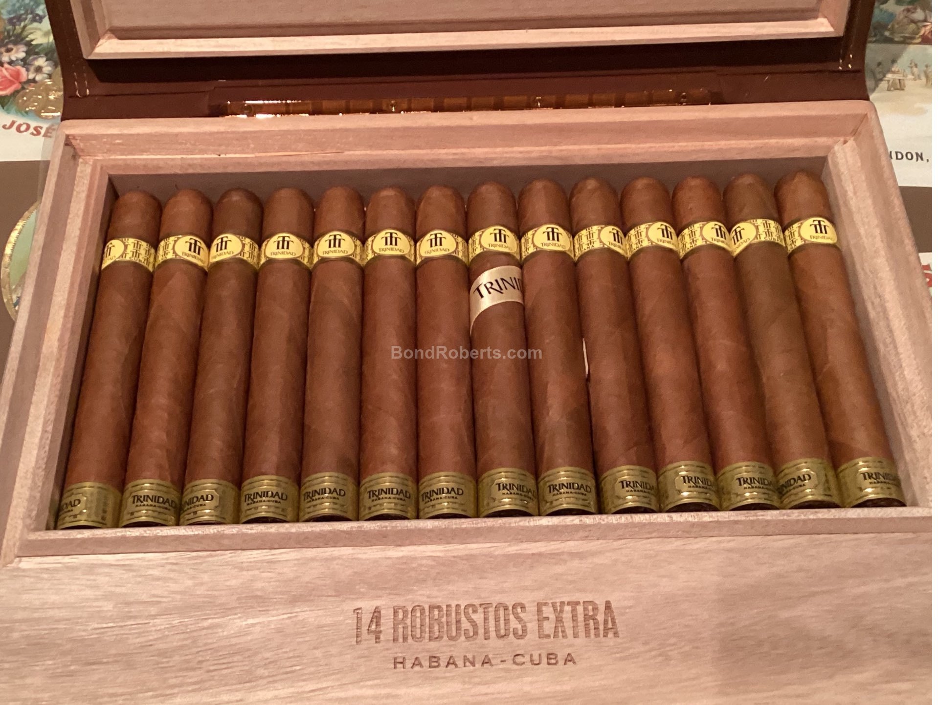 Trinidad Robustos Extra Travel Humidor 2022 Humidor of 14 cigars 17796