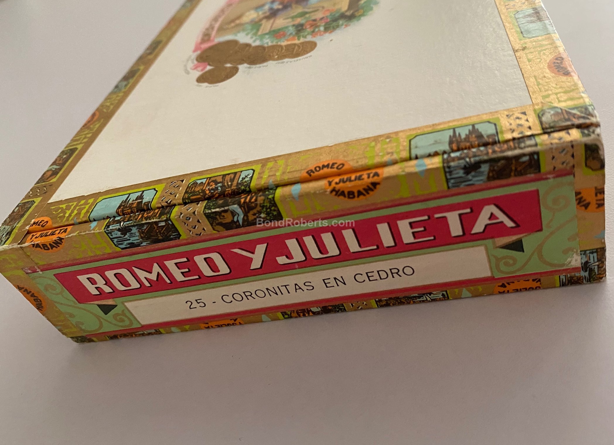 Romeo y Julieta Coronitas en Cedro 1982 Dress Box of 25 cigars in cedar 13864