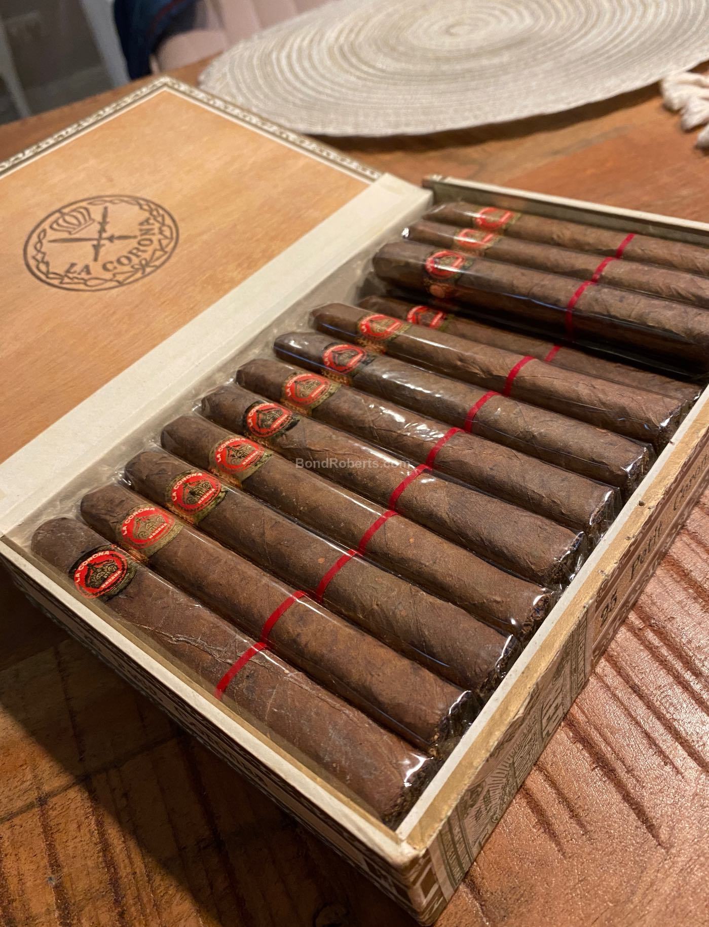 La Corona Petit Coronas Dress Box of 25 cigars in cellophane 7227