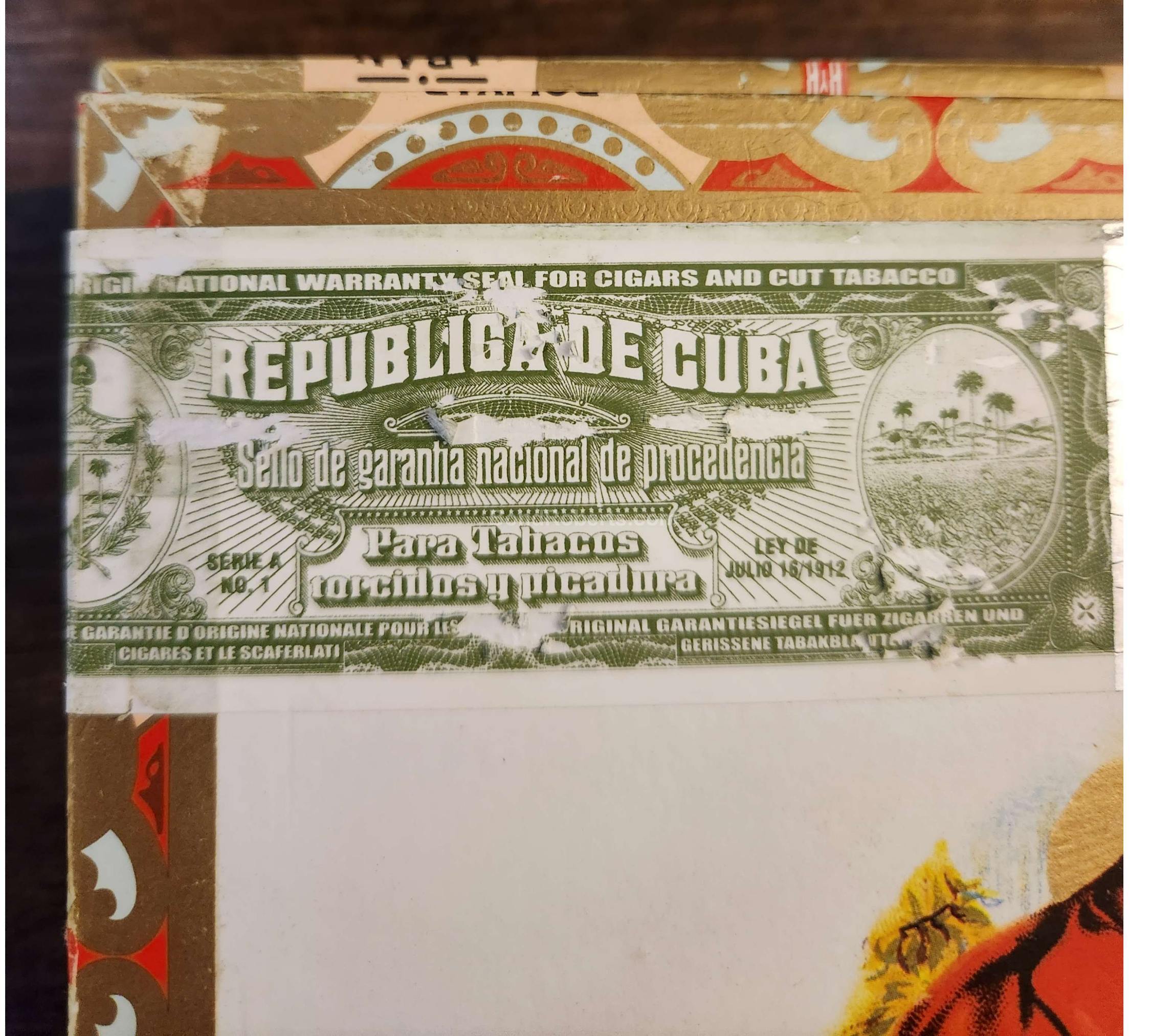 Bolívar Coronas Gigantes 2016 Dress Box of 25 cigars 24033