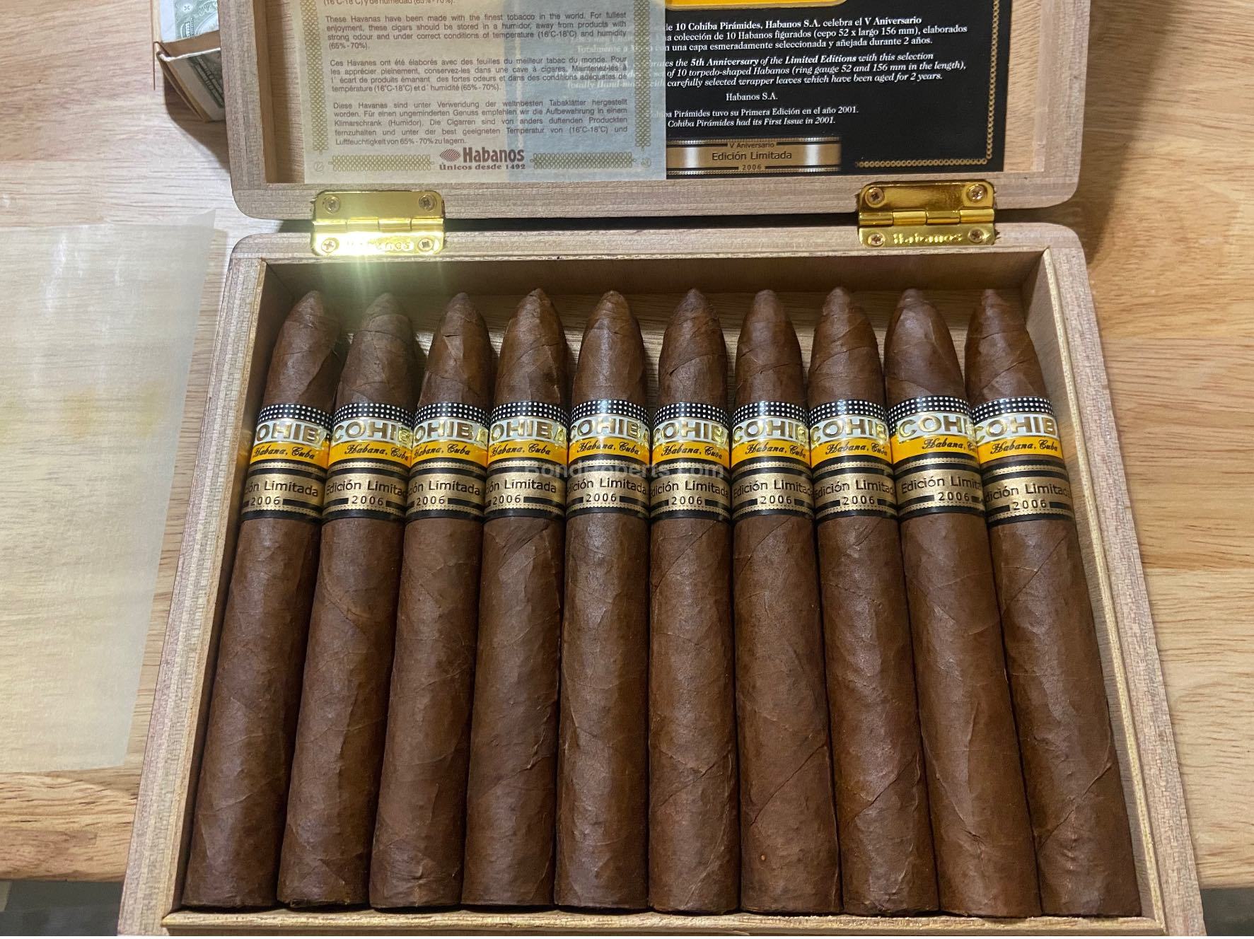 Cohiba Pirámides Edición Limitada 2006 Black lacquered Boîte
