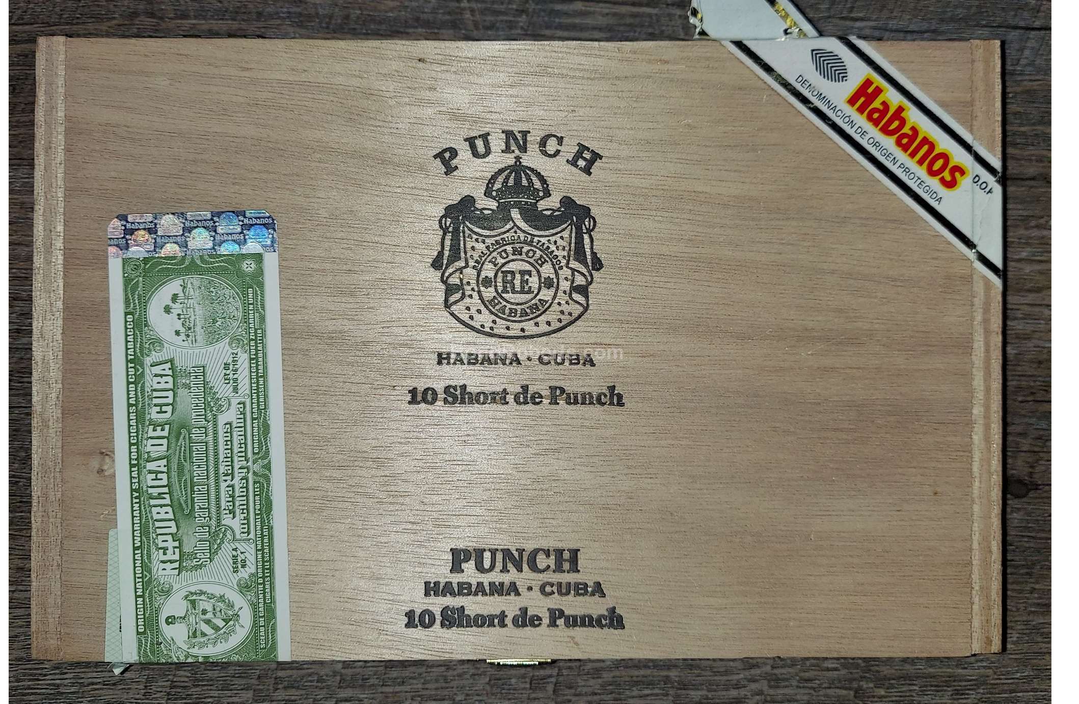 Punch Short de Punch 2019 Semi boîte nature box of 10 cigars 19313