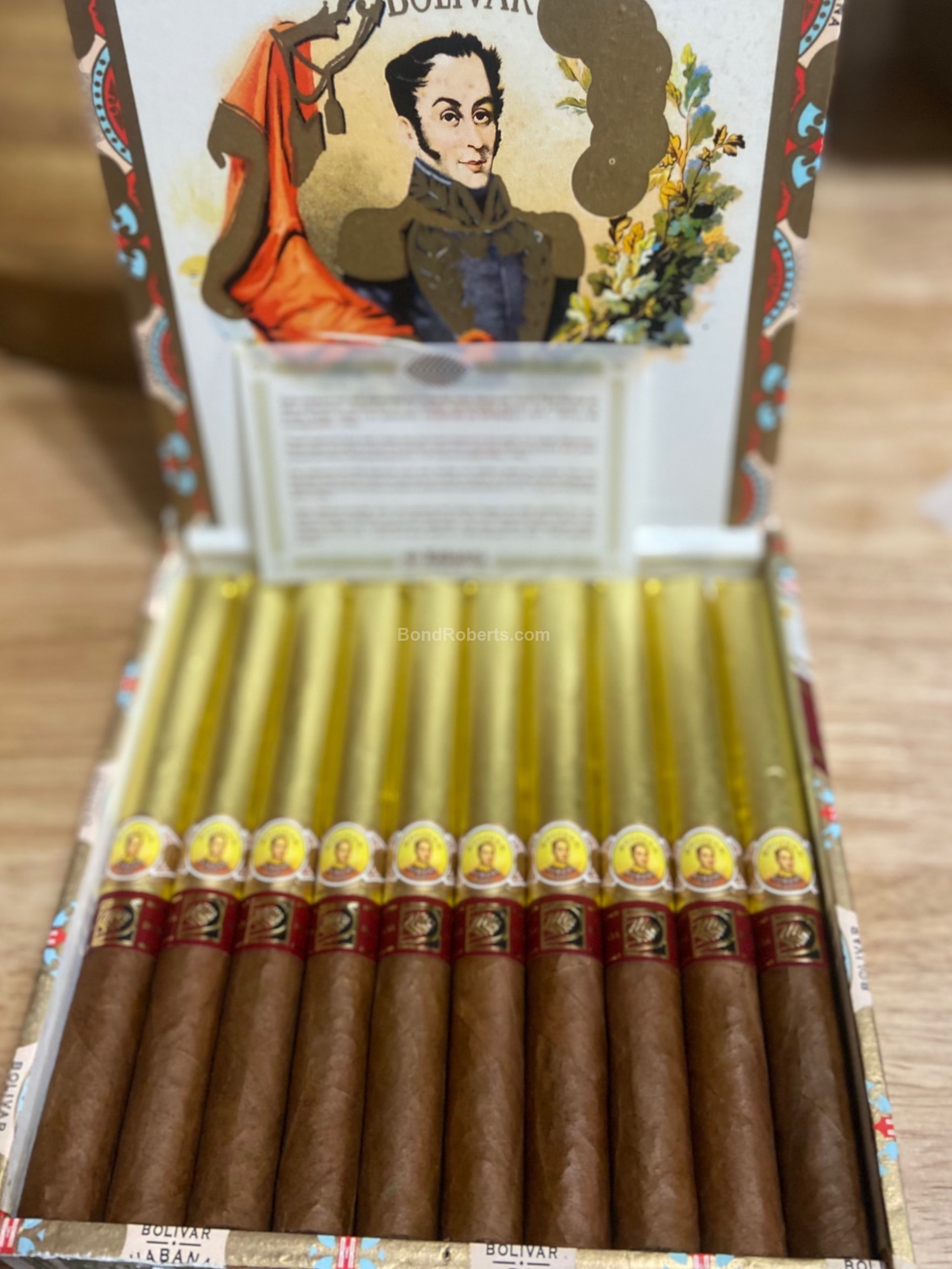 Bolívar Gold Medal 2009 Dress Box of 10 cigars in gold foil 15434